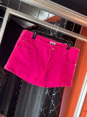 Electric Fuchsia Celebrity Pink Showstopper Shorts 💖
